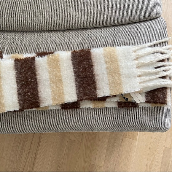 ANTHROPOLOGIE Maeve NWT Cozy Fringe Scarf in Brown Motif Winter Accessories - Picture 6 of 8